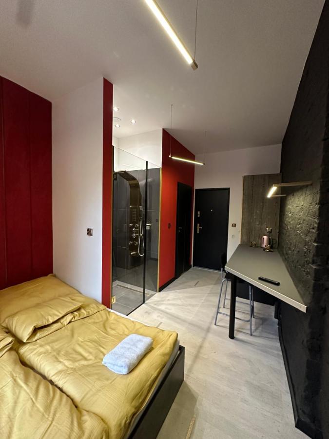 Apartament Darkhouse Versace Red Łódź