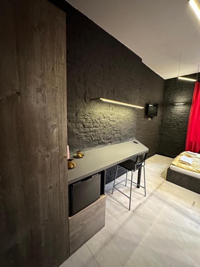 Apartament Darkhouse Versace Red Łódź
