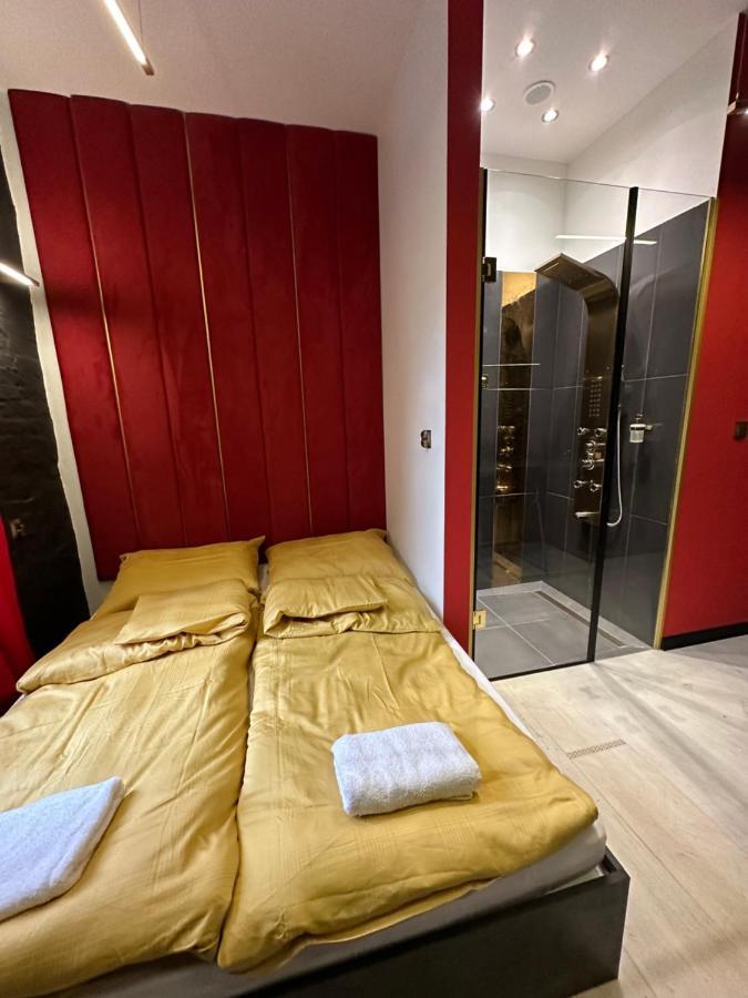 Apartament Darkhouse Versace Red *